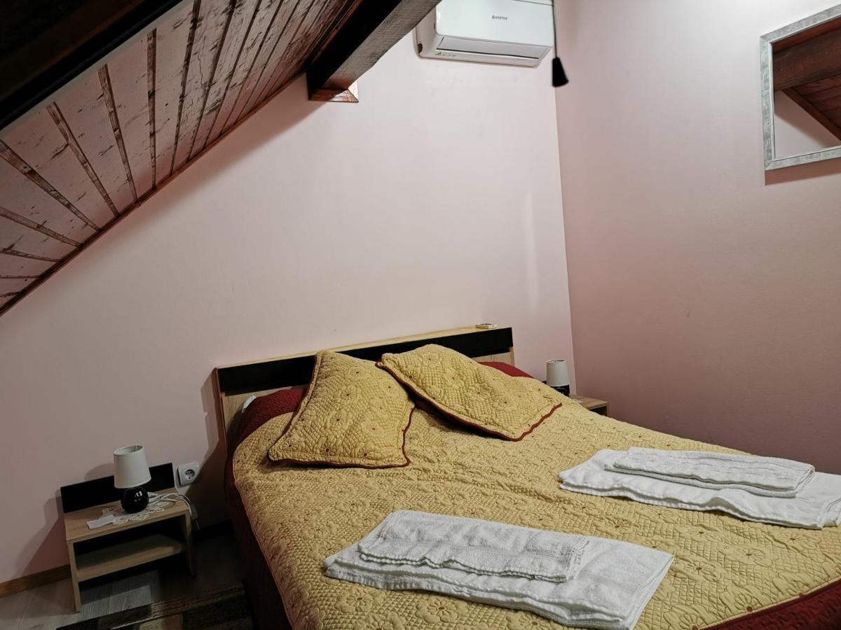 Appartamento Casa Suzy & Roxy Arpasu de Jos Esterno foto